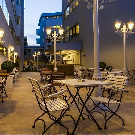 Hotel Avena &